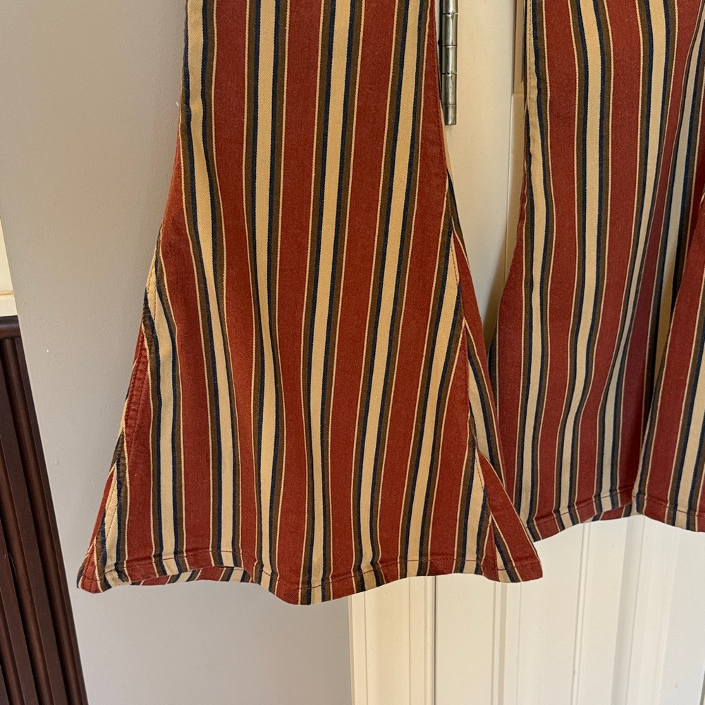 Wrangler x Lainey Wilson bell bottom striped pants - Picture 3 of 9